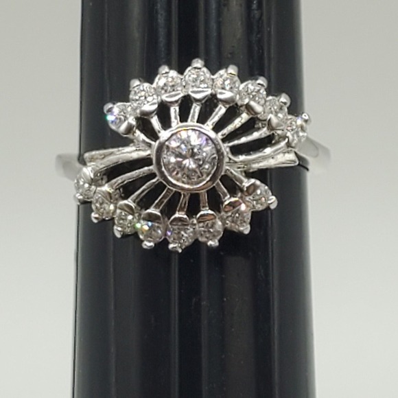 Clear Rhinestone Silver Tone‎ Ring Size 7.75 Asymmetrical Womens Fashion Jewelry - Picture 8 of 9